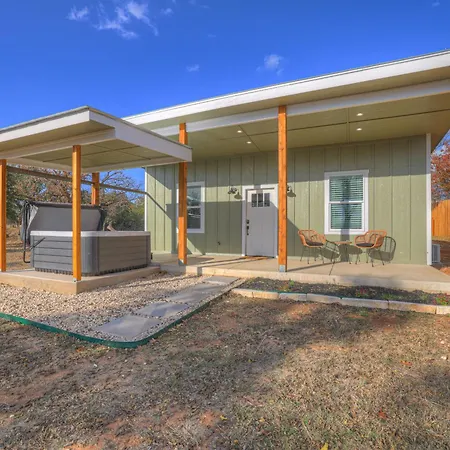 Evergreen Escape W/Hot-Tub 5 Min To Downtown!
